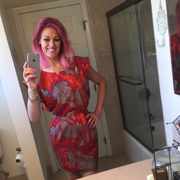 SALE💥Walter Baker Floral Silk Mini w/ Pockets NWT - Picture 2 of 3